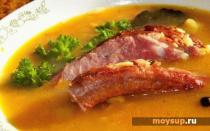 Вкусный гороховый суп с копчеными свиными ребрышками